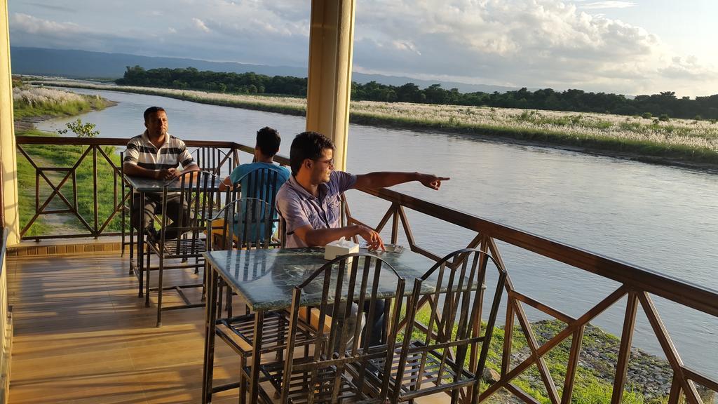 Jungle Wildlife Camp Hotell Sauraha Exteriör bild