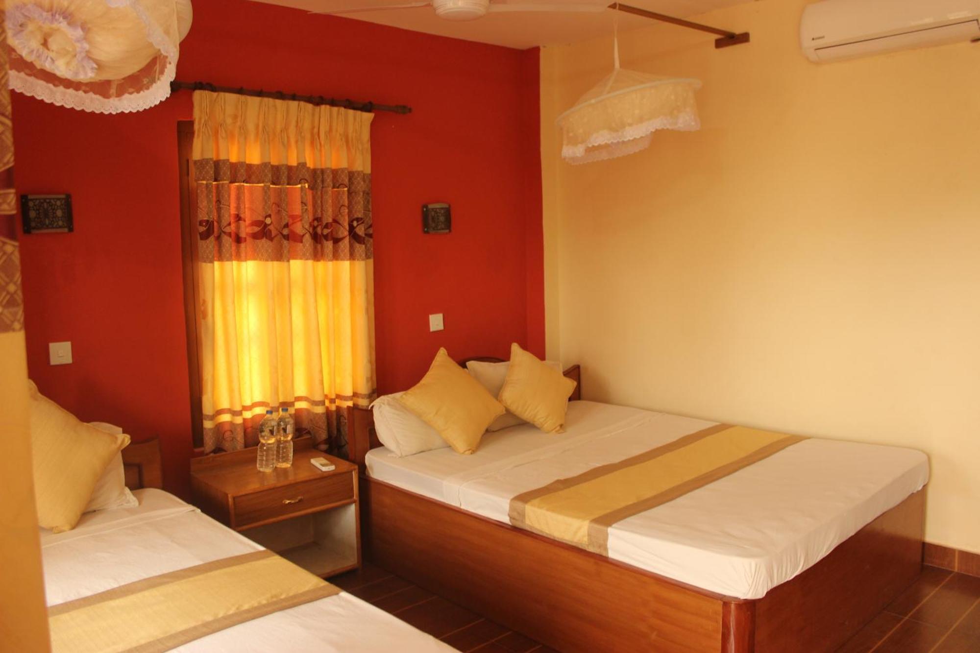 Jungle Wildlife Camp Hotell Sauraha Rum bild