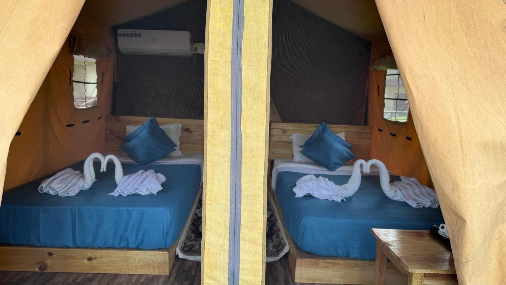 Jungle Wildlife Camp Hotell Sauraha Exteriör bild