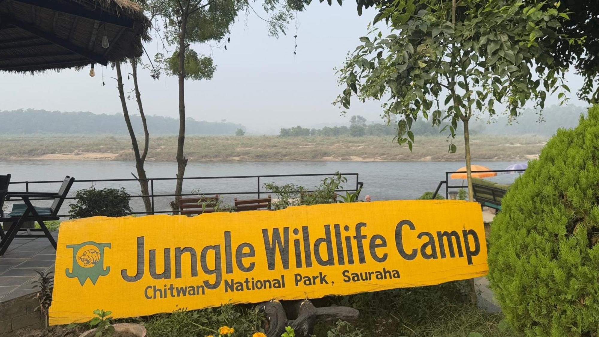 Jungle Wildlife Camp Hotell Sauraha Exteriör bild