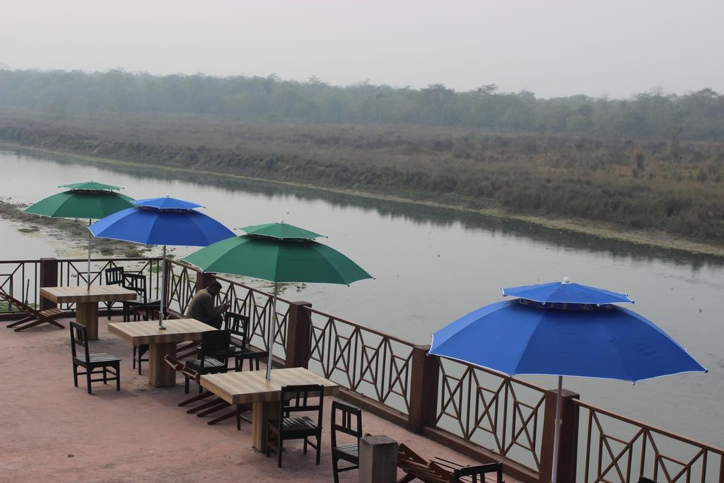 Jungle Wildlife Camp Hotell Sauraha Exteriör bild