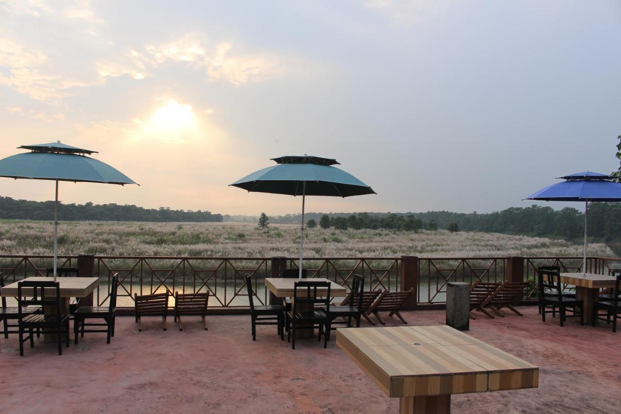 Jungle Wildlife Camp Hotell Sauraha Exteriör bild