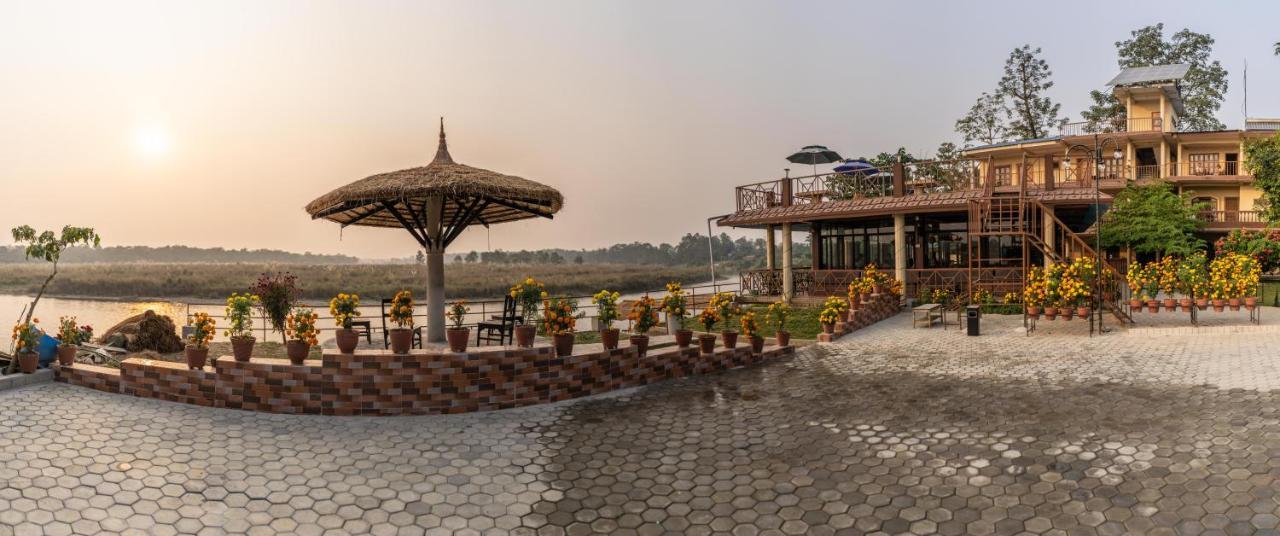 Jungle Wildlife Camp Hotell Sauraha Exteriör bild