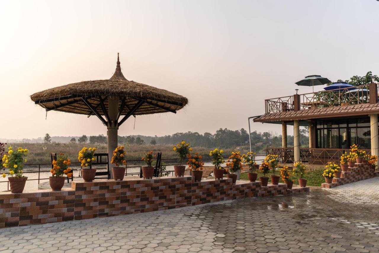 Jungle Wildlife Camp Hotell Sauraha Exteriör bild