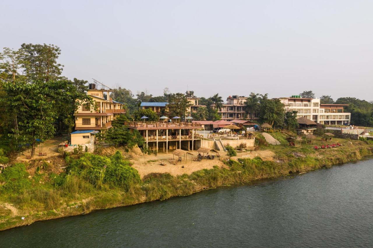 Jungle Wildlife Camp Hotell Sauraha Exteriör bild