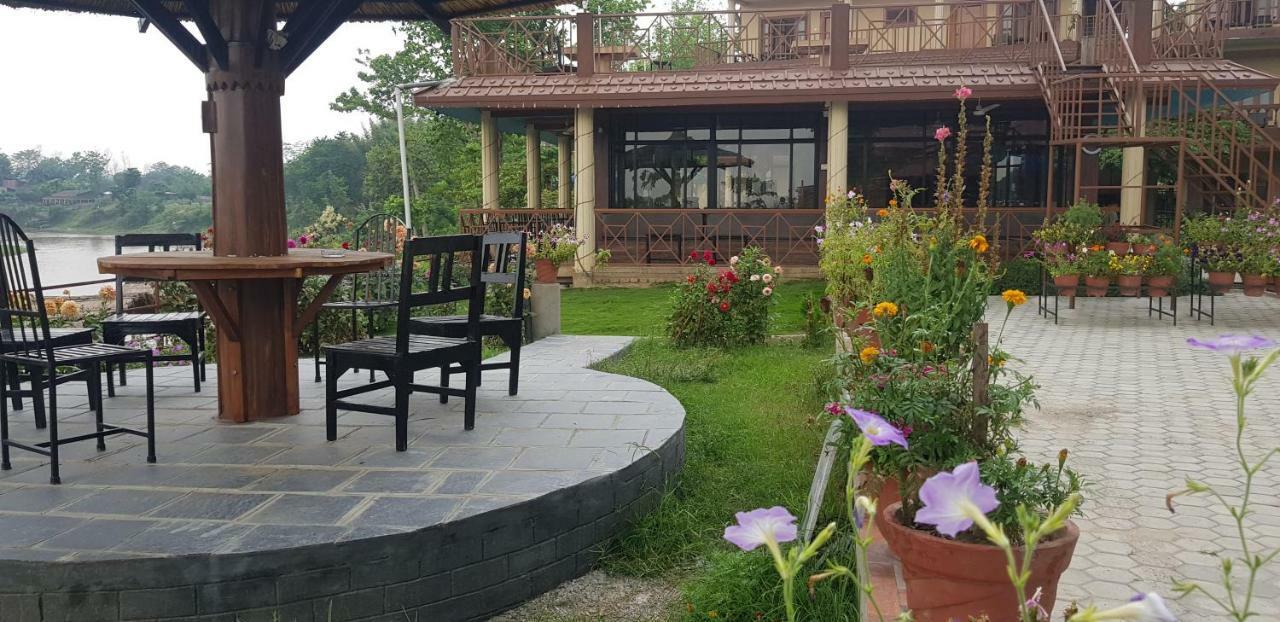 Jungle Wildlife Camp Hotell Sauraha Exteriör bild